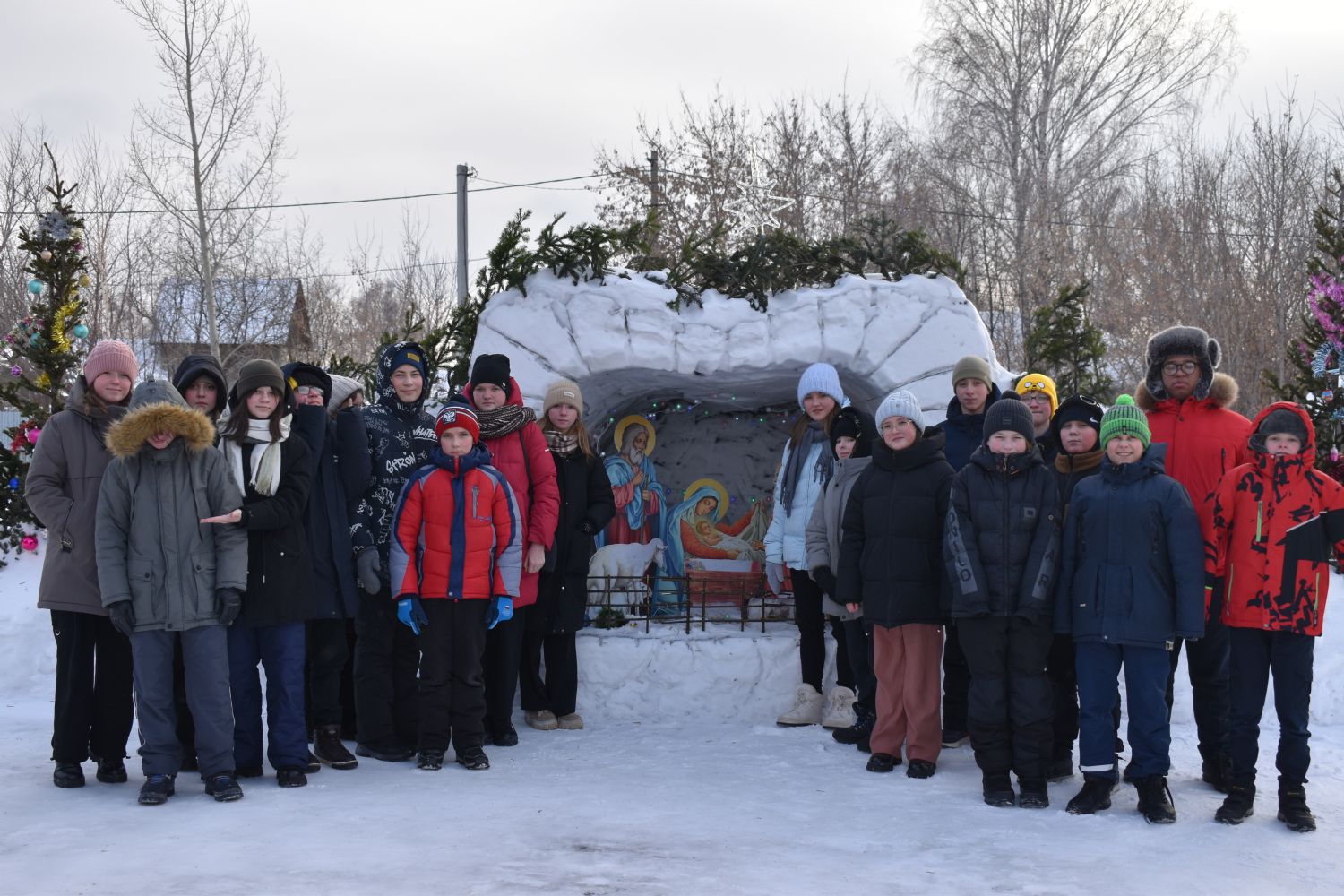 Школьники посетили Свято-Георгиевский храм на святках